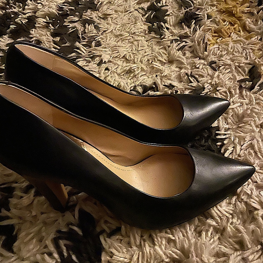 Vince Camuto Carra Black Leather Stacked Heel Pump Women’s Size 9M
